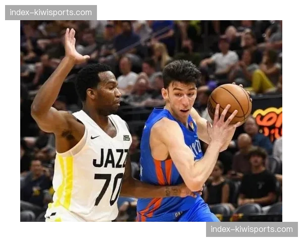 霍姆格伦展现空间型护筐手价值 弧顶策应能力改变进攻体系 霍姆格伦展现空间型护筐手价值 弧顶策应能力改变进攻体系